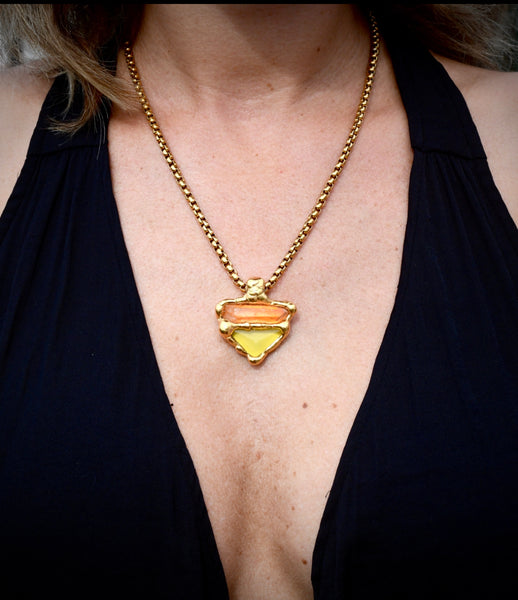 Quartz with orange & yellow tile