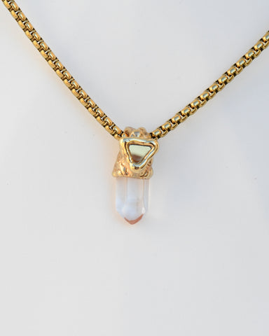 Quartz with mirrored Triangle