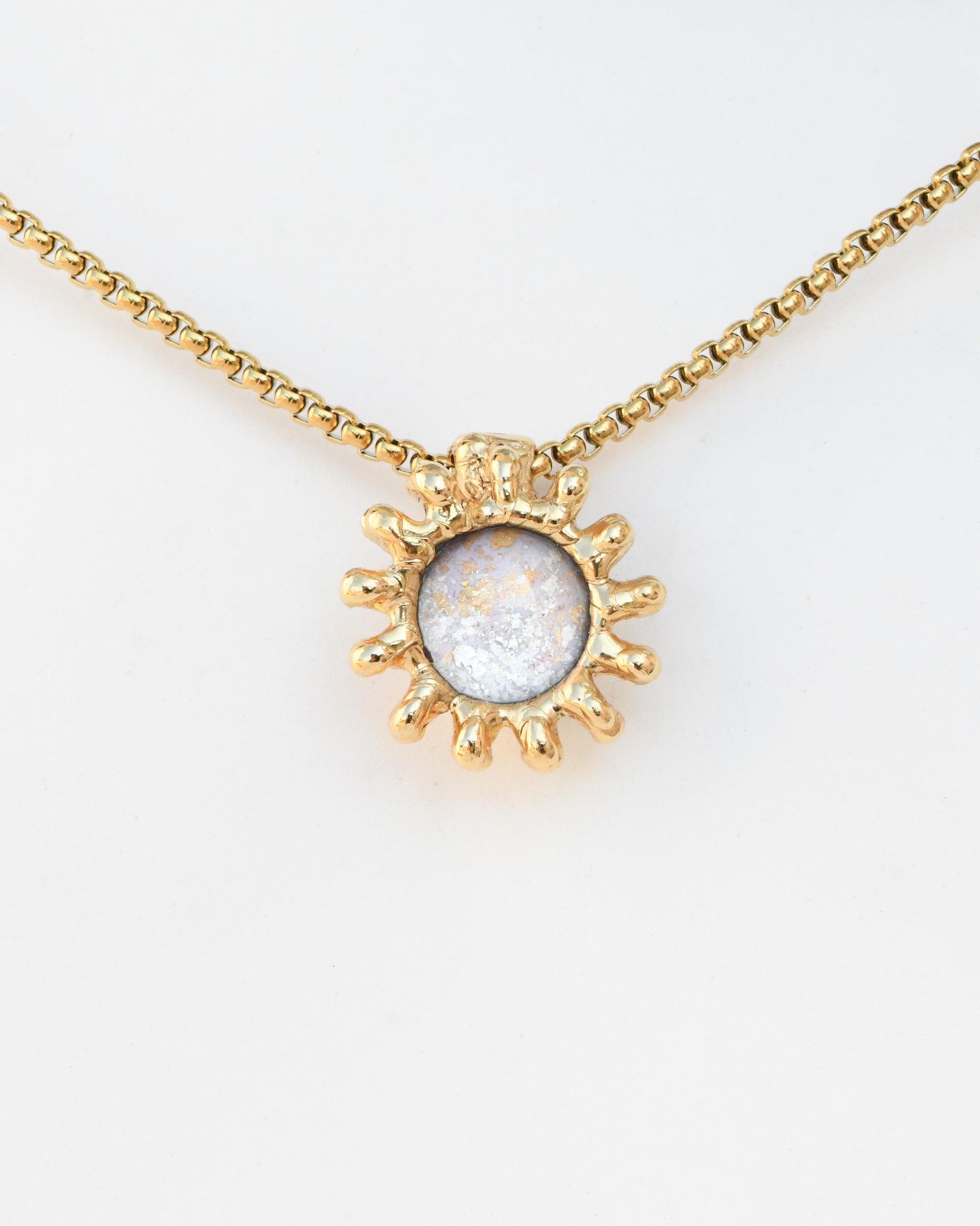 Very light lilac sun