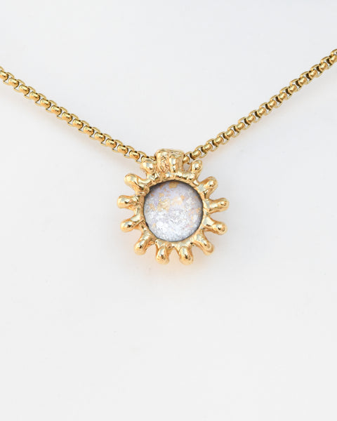 Very light lilac sun