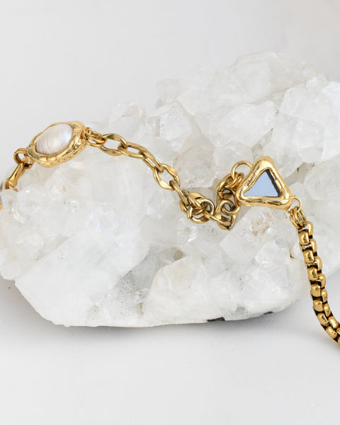 Long way necklace