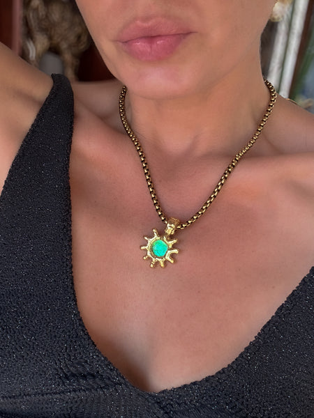 Sun in transcendental green colour